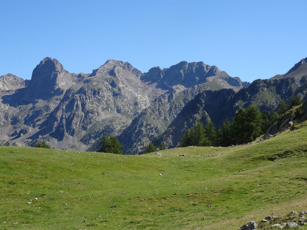 Vallée du Boréon, cime de Piagu et vue sur St Martin de Vésubie 