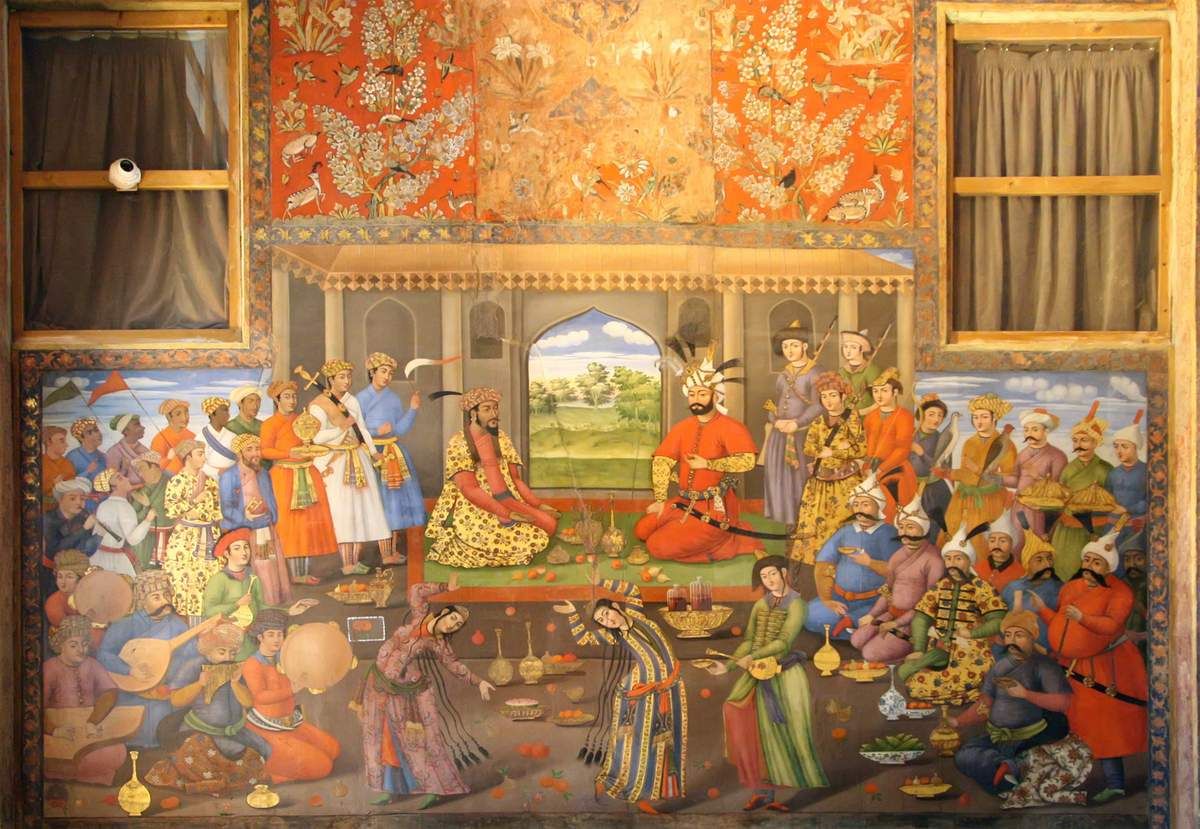 Les descendants de Tamerlan fondèrent la dynastie des Moghols et régnèrent en Inde pendant les XVIe et XVIIe siècles. Les descendants de Tamerlan fondèrent la dynastie des Moghols et régnèrent en Inde pendant les XVIe et XVIIe siècles.