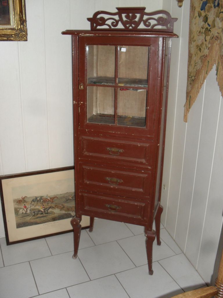 Petit meuble ancien Chippendale en bois peint à vendre - Le blog de Jadis