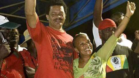 Christiane Taubira et Elie Domota, porte-parole du LKP, leader syndicaliste et indépendantiste guadeloupéen, lors de la grande grève générale de 2009.