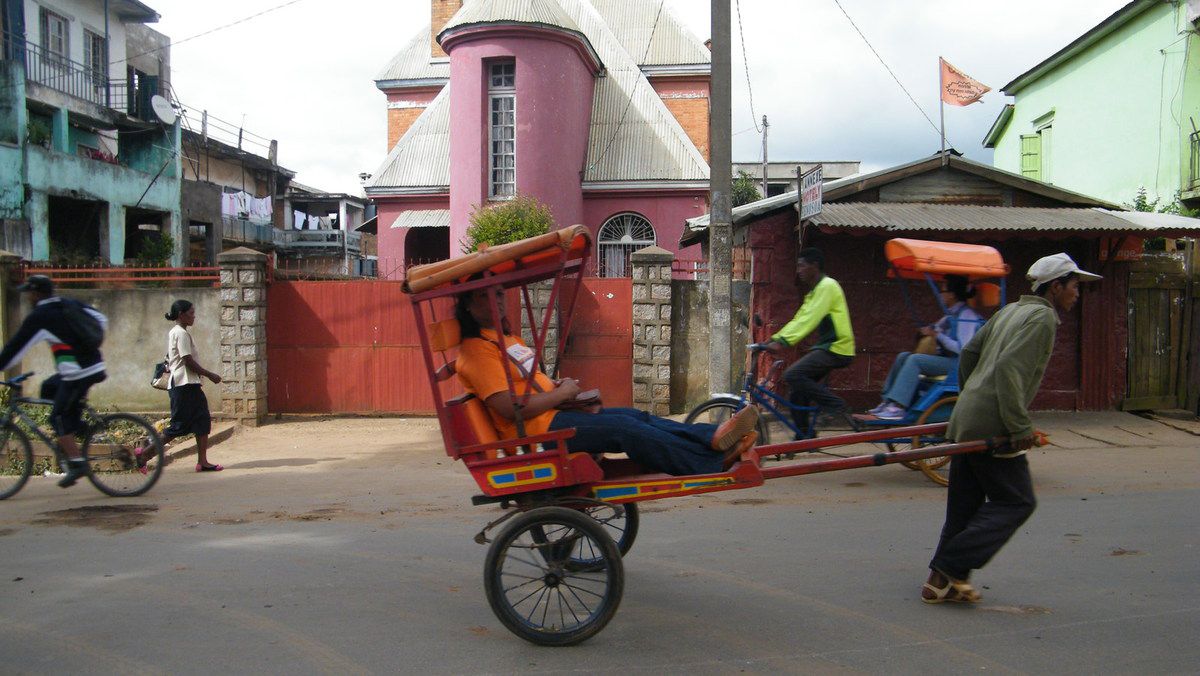 la pêche pour le repas, Puis départ pour Antsirabé, qui est la troisième plus grande ville de Madagascar, avec une aire urbaine estimée en 2014 à 257 163 habitants