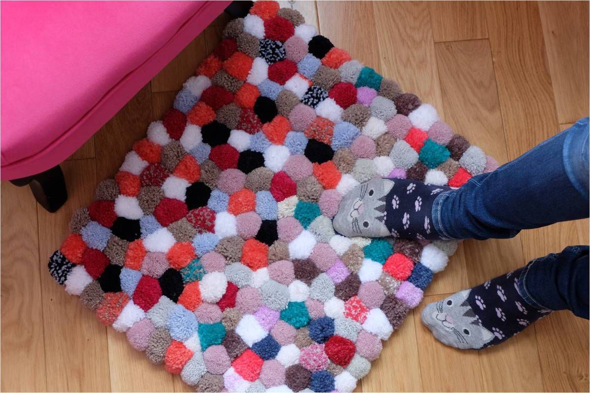 Faire son tapis de pompons DIY - Lucky Sophie blog famille voyage
