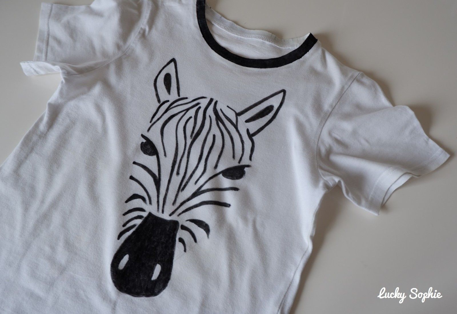 Customiser un tee shirt au feutre textile - Lucky Sophie blog famille voyage