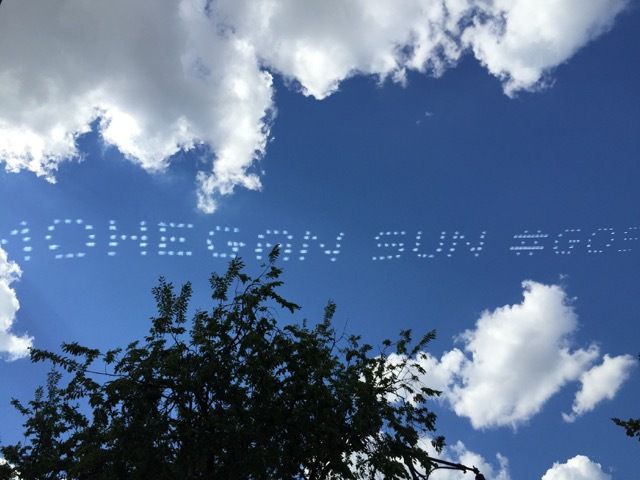 un message dans le ciel
