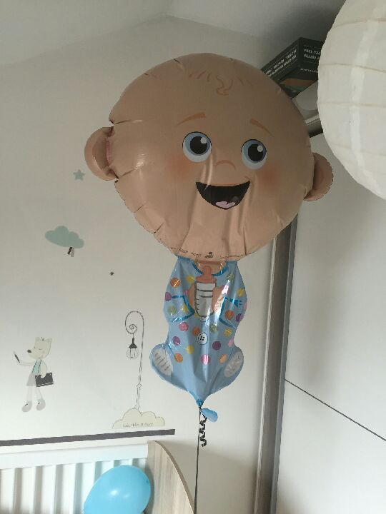 Petit ballon garçon qui se dégonfle tout doucement (dommage)