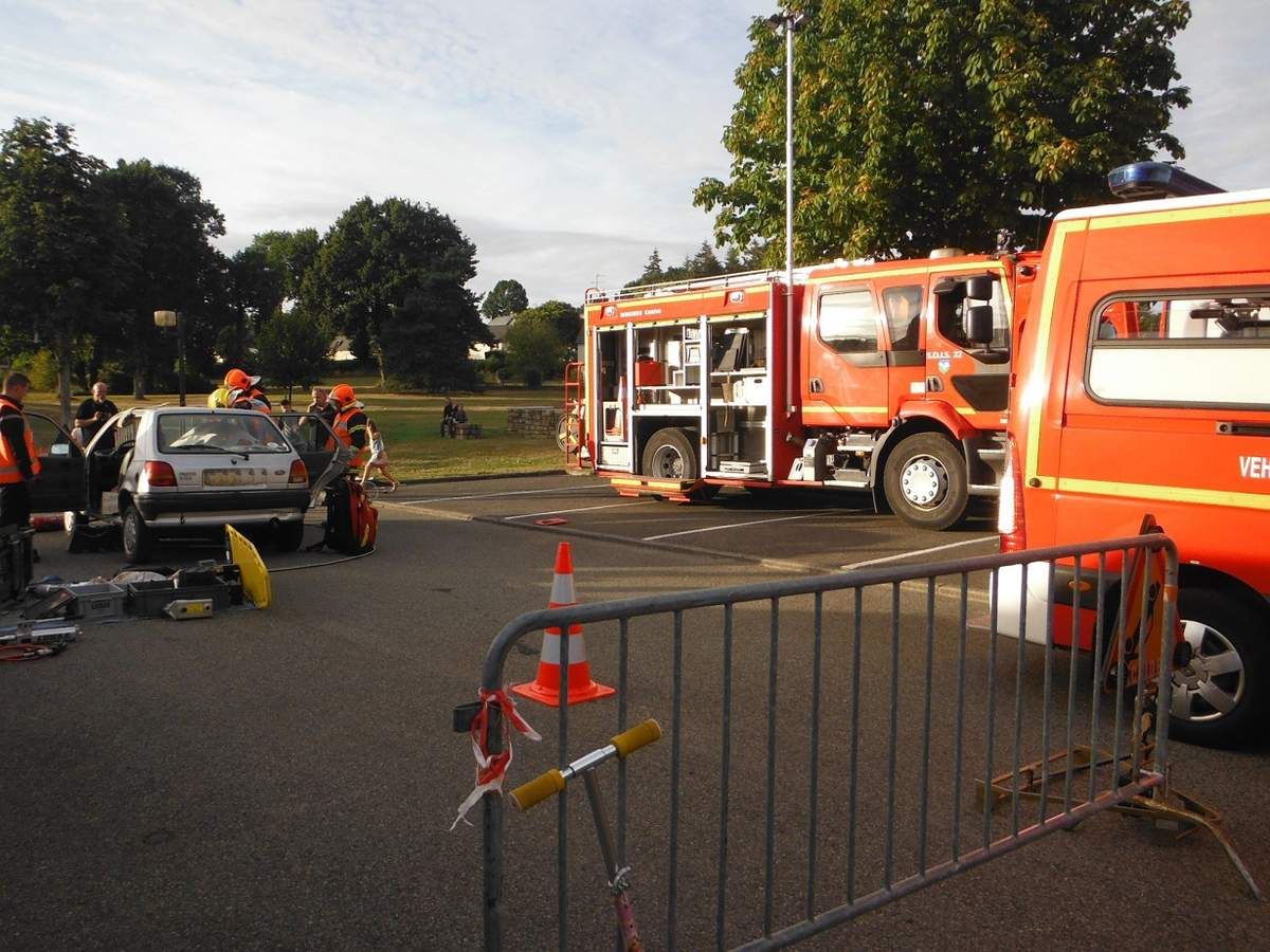 La voiture a été en partie découpée.