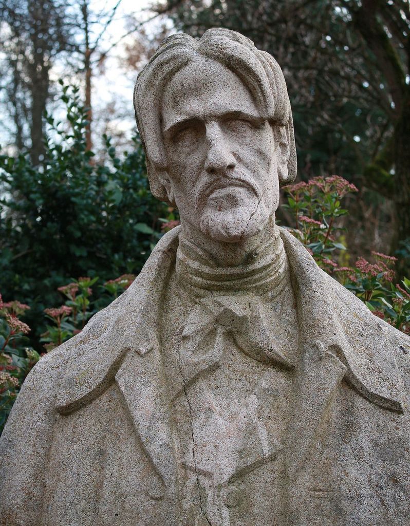 Aloysius Bertrand (1807-1841) , sculpture du Jardin de l'Arquebuse à Dijon.