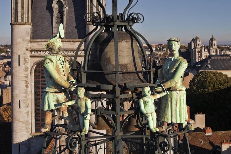 Le célèbre Jacquemart au-dessus de Notre-Dame de Dijon.