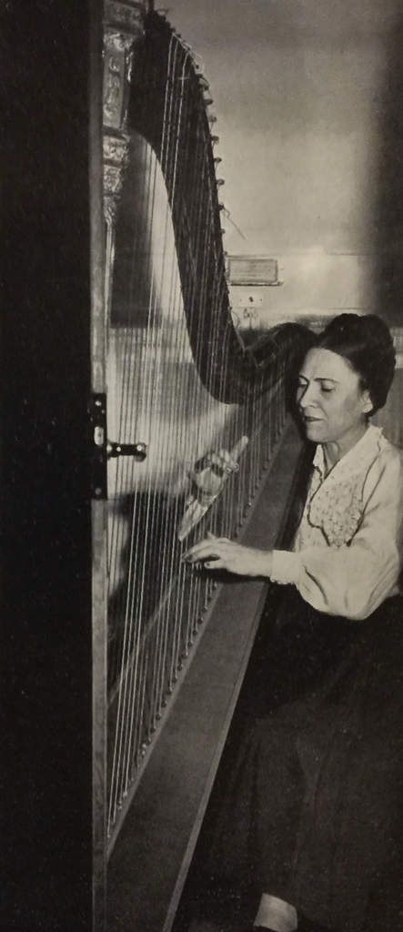 Louise Charpentier harpiste vagabonde 