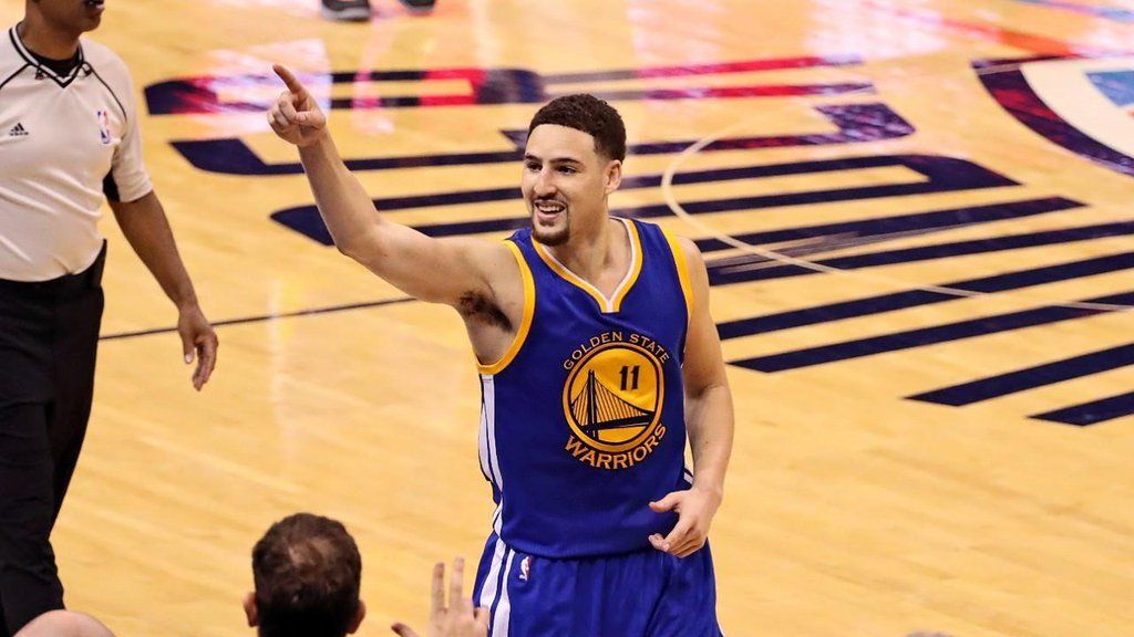 Vidéo: Klay Thompson plante 11 tirs à trois points (nouveau record)