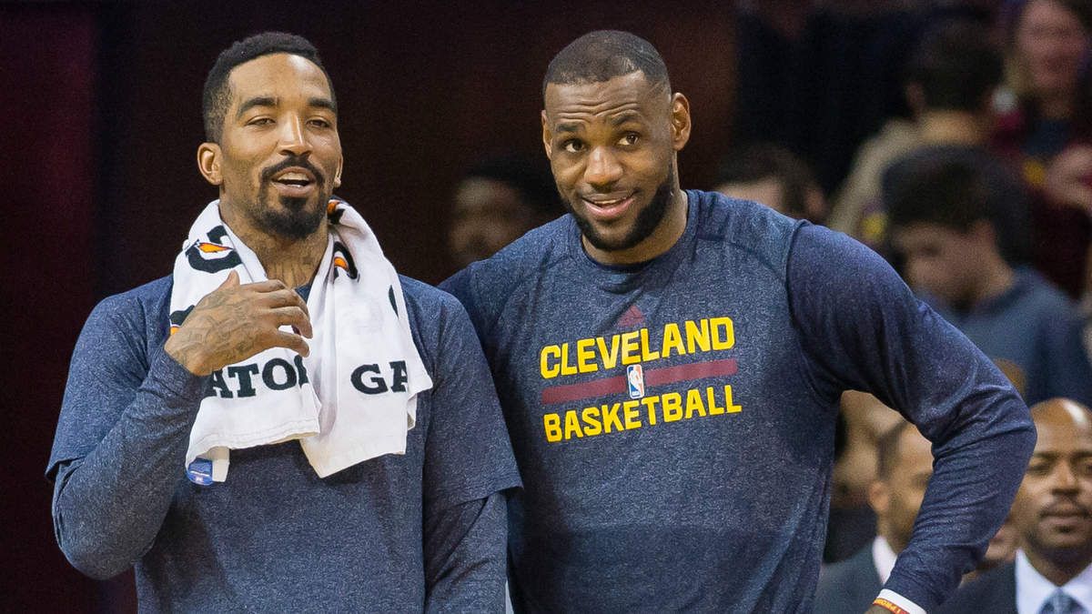 LeBron James en a ras-le-bol que JR Smith soit sans contrat