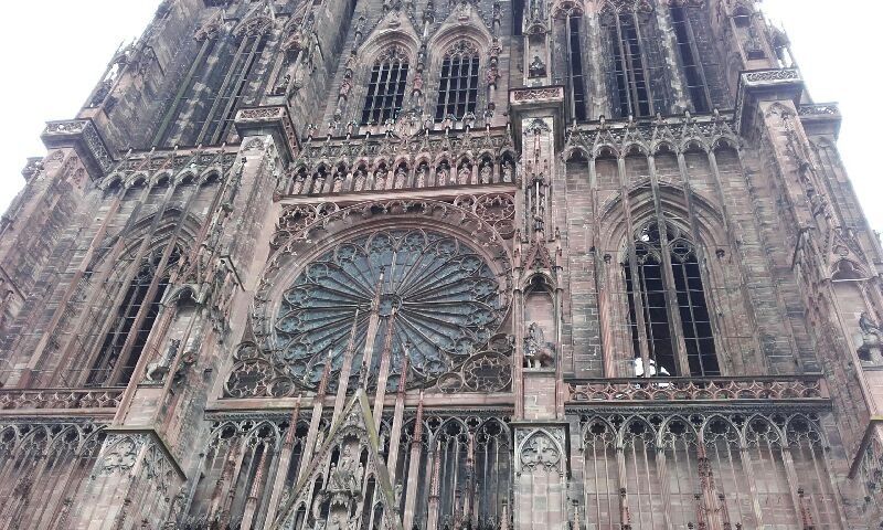 Nos pieuses cyclotes n'ont pas oublié de prier pour nous, dans la célèbre cathédrale...