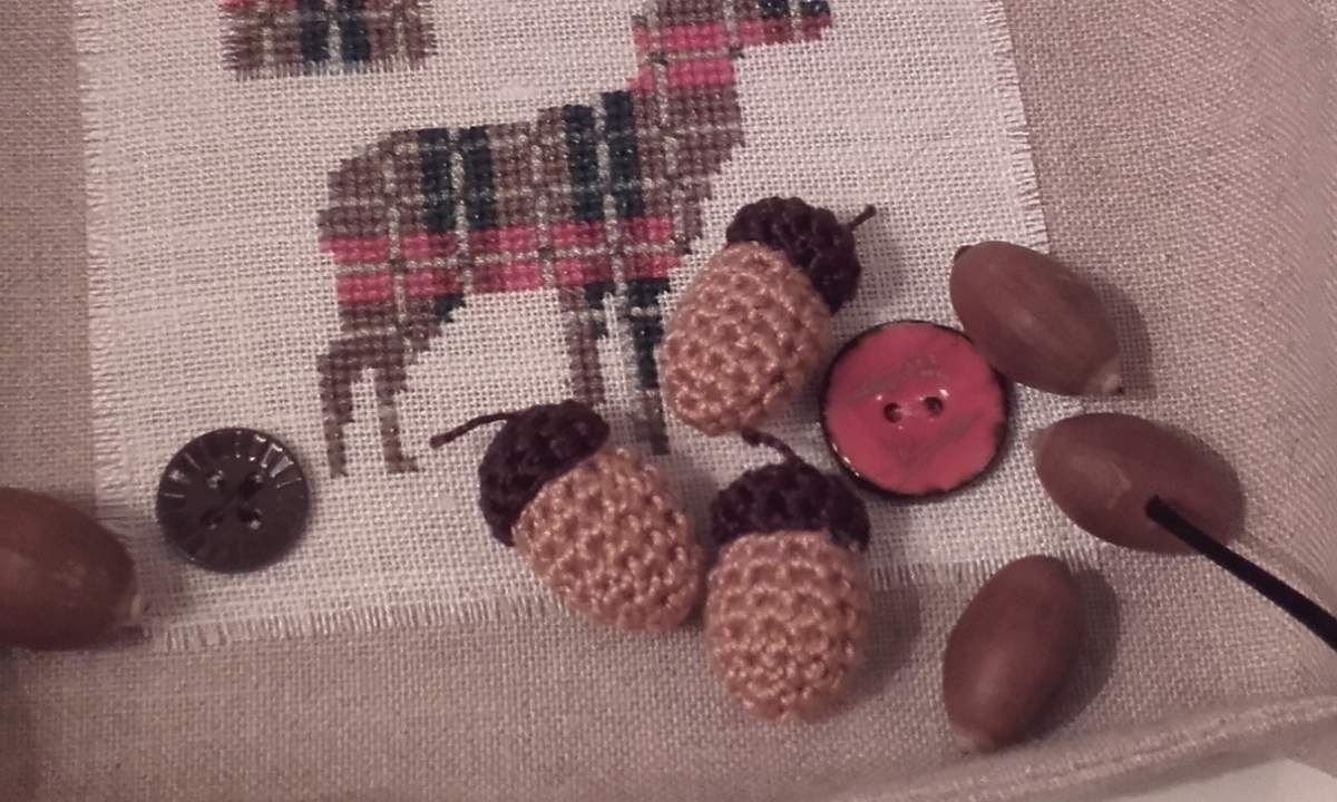 Crochet : petits glands - La ruche à idées