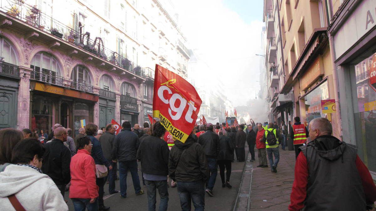 Les manifestants dans les rues de Rouen