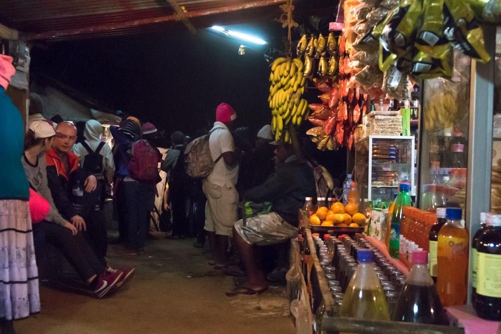 Un stand le long du chemin sur l'Adam's peack