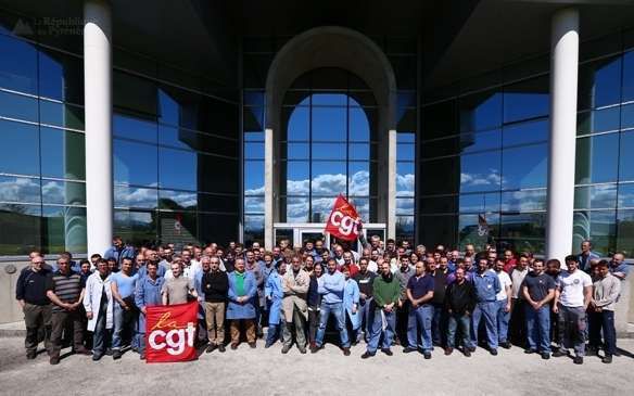 Les salariés du sous-traitant aéronautique Exameca (groupe ADI) de Serres- Castet (Pyrénées Atlantiques) mènent une grève, de 3/4 d'heure chaque jour  depuis le 4 avril, pour faire aboutir leurs revendications salariales. - Ça
