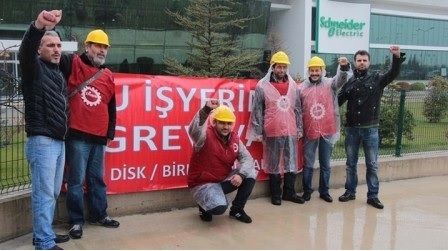 les ouvriers de l'usine française Schneider en grève en Turquie