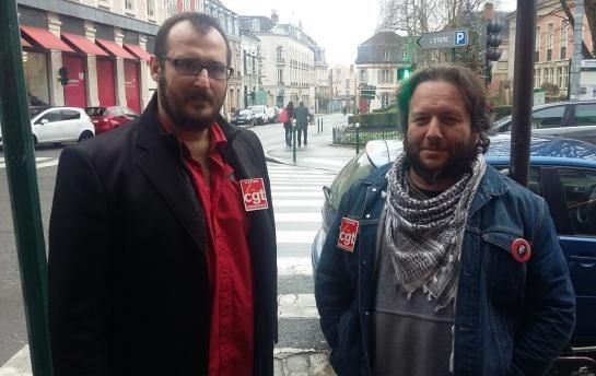 Fontainebleau,  dimanche 24 janvier 2016 matin. Nicolas Bruant (à gauche) et Jean Jacques Rodriguez ont été reçus par Nicolas Sarkozy au sujet de la condamnation des syndicalistes de Good Year Amiens. (LP/Sophie Bordier.)