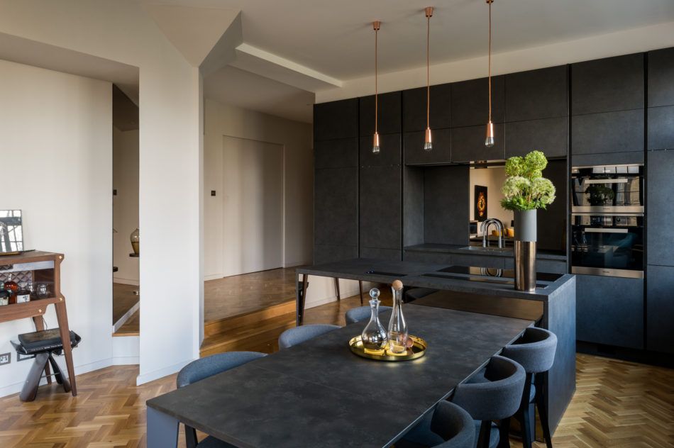 Cuisine noir mur brique