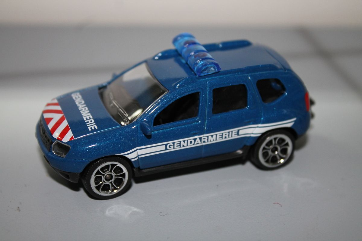 duster miniature majorette