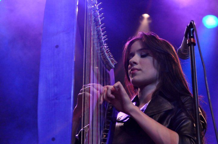 Harpist : Lena Woods - Le blog de HarpoMelusine