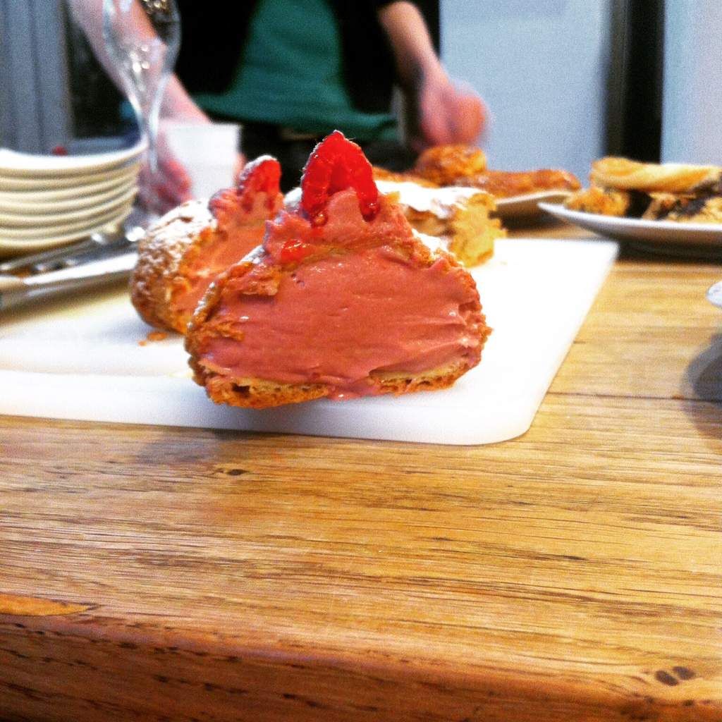 Le grand défi! - C.L. qui fait de la pâtisserie