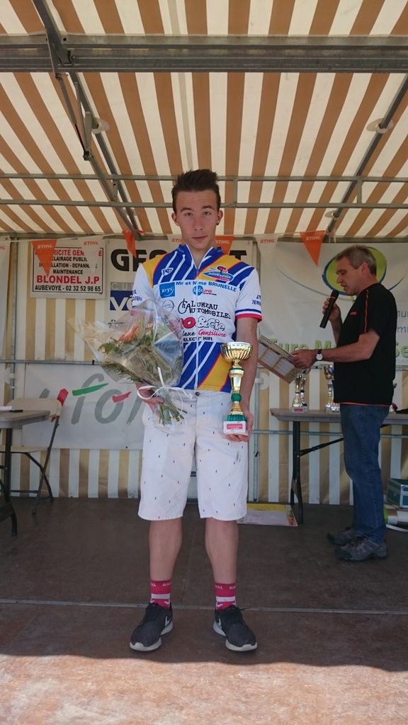 Podium des 15-16 ans et Quentin Deglos vainqueur.