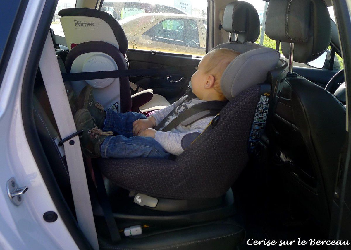 Test et avis} Le siège auto AxissFix de Bébé Confort - Cerise sur le Berceau