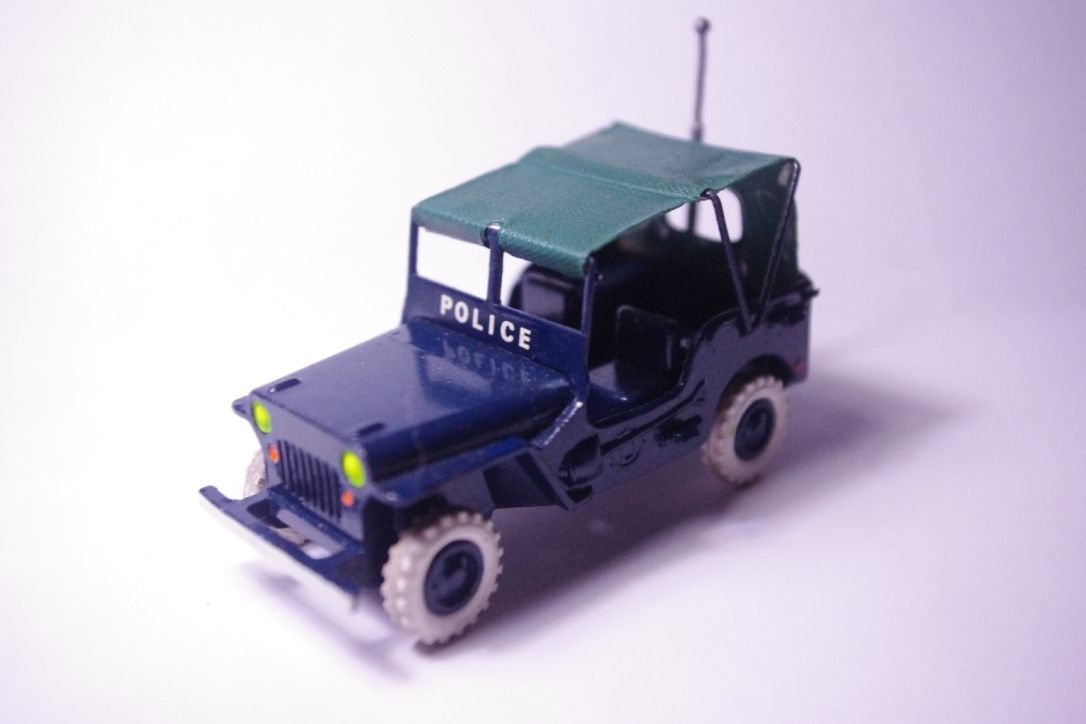 Collector : Jeep Police de chez France Jouet (par Jean-Pierre B.) -