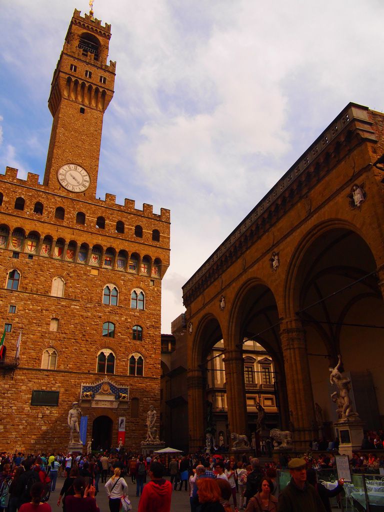 Un aspect du Palazzo Vecchio, sur la Piazza della Signora.
