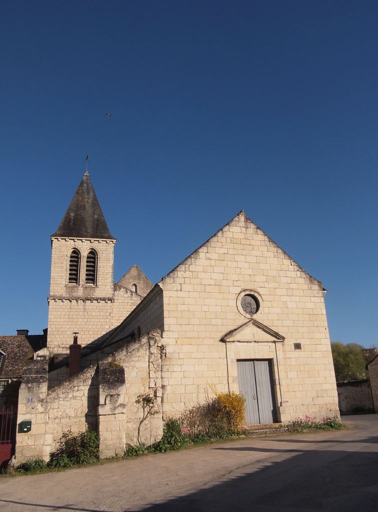 L'église de Montsoreau, rue Saint-Pierre de Rest, construite à partir du XIIIème siècle, inscrite aux Monuments Historiques depuis 1952.