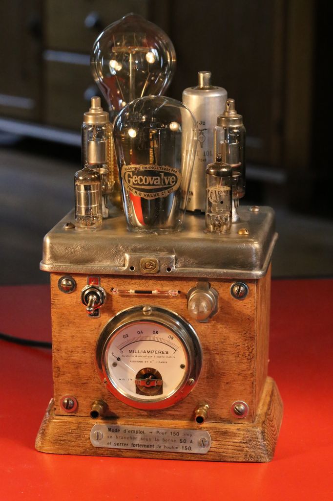 Création luminaire lampe récup vintage esprit Steampunk et scientifique,  voltmètre, ampoule tube de radio TSF - Lumiere de l'Atelier