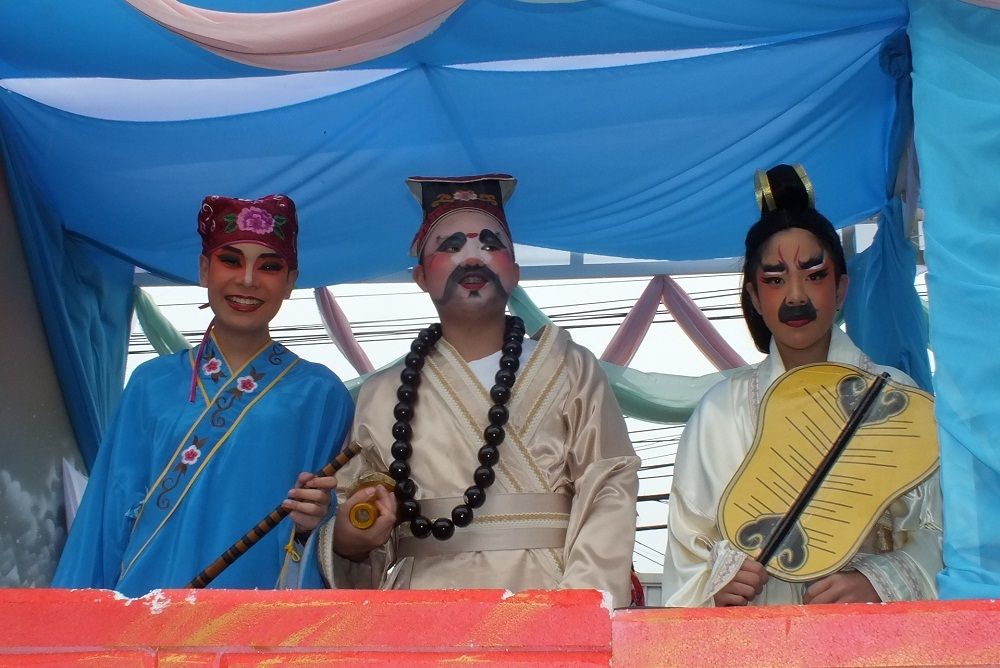 5 décembre 2015 : Udonthani. Parade chinoise