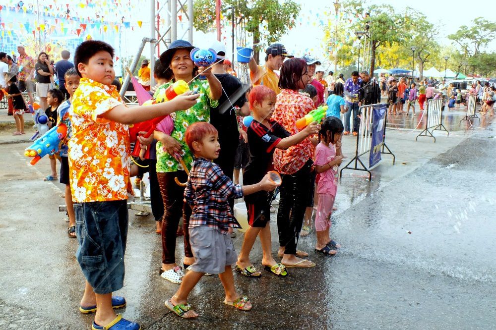13 avril 2016 : Udonthani, Songkran 2016, la parade d’ouverture.
