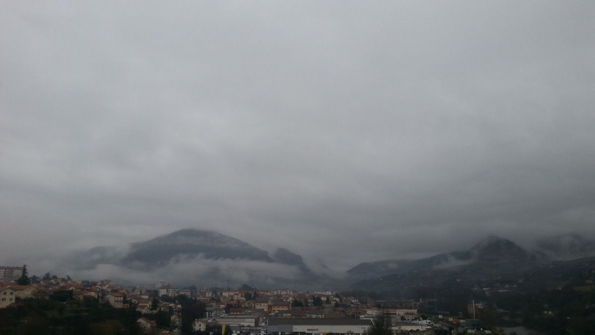 Ciel gris et humide sur Millau