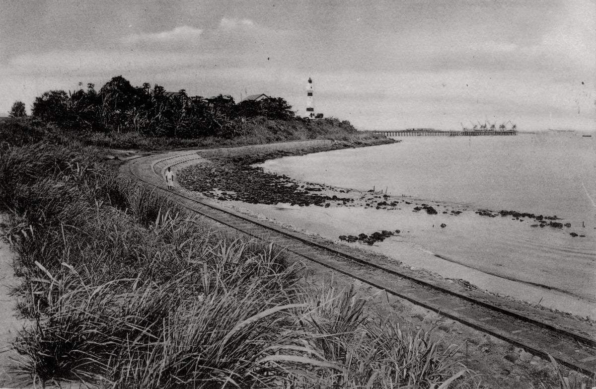 "Corniche" de Pointe-Noire et phare (vers 1935 © éditeur Photo Océan)