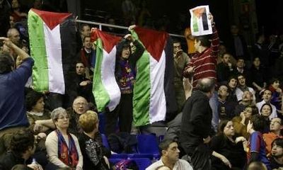 Gritos a favor de Palestina en la visita del Maccabi al Palau