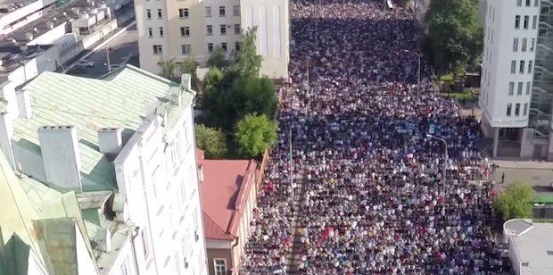 Imágenes impresionantes del rezo del fin de Ramadán en Moscú  tomadas por un teledirigido (Vídeo)