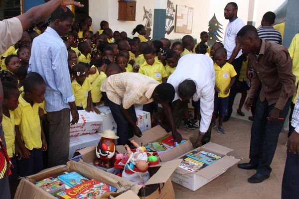 5_Ecole_15/16_mai : les livres sont arrivés au Togo