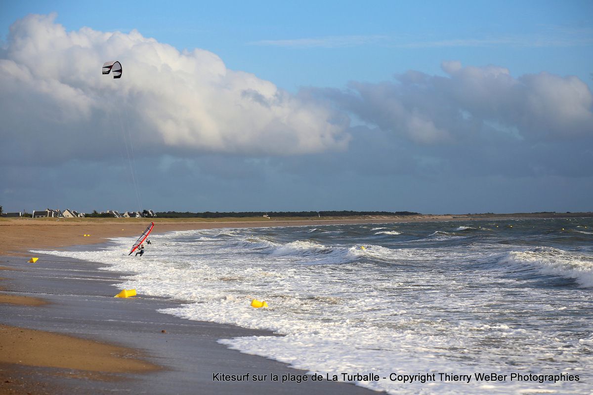 Kitesurf sur la plage des Bretons à La Turballe