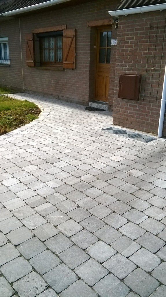 Entrée en Pierre Bleue de Soignies