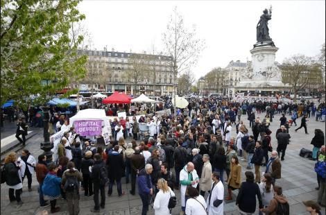 14 avril ou 45 mars, place de la République, acte de naissance d'Hôpital Debout !
