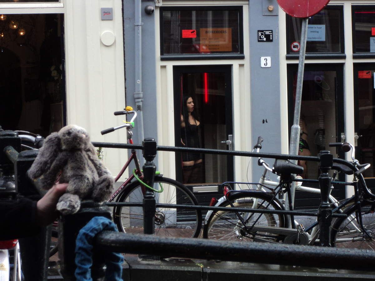 prostituée en vitrine