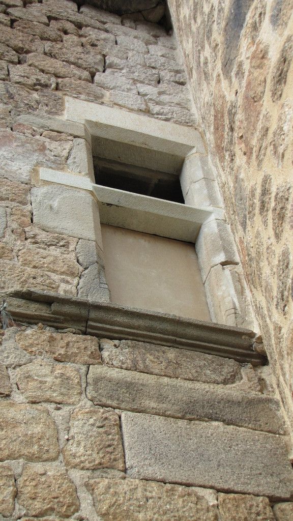 Réouverture de la fenêtre à meneau du salon Château de Hautsegur