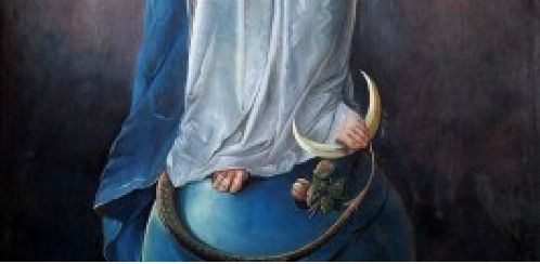 « Vierge Souveraine, Génitrice de Dieu, Salut de la famille unie des chrétiens, Tu ne cesses de jeter sur nous le regard d'une tendre mère. Tu nous aimes comme si nous étions tes enfants, toujours disposée à nous chérir, Tu répands sur nous d'ineffables bienfaits : Tu nous protèges et Tu nous sauves ; veillant sur nous avec sollicitude, Tu nous délivres du danger des tentations, et de la multitude des pécheurs qui nous environnent; pleins de reconnaissance, nous Te remercions, nous célébrons Ta munificence, nous publions Tes bienfaits, nous chantons à haute voix Tes merveilles, nous louons Ta sollicitude, Ta prévoyance, nous élevons dans nos hymnes Ta puissance tutélaire, nous immortalisons Ton inépuisable miséricorde. Les bienfaits que Tu as répandus sur nous par le passé sont gravés dans notre mémoire, et nous nous souvenons à quels dangers imminents Tu nous as arrachés; nous T'adressons ce cantique de grâces, comme une dette que nous acquittons, cantique toujours au-dessous de Tes bienfaits : eh ! Quelle voix pourrait les célébrer dignement ? Cependant, nous prenons courage, nous implorons humblement Ta miséricorde, pour que Tu entendes les cris de détresse de tes serviteurs. Dépose notre demande aux Pieds de ce Dieu que Tu as engendré, pour qu'Il nous sauve de la damnation éternelle, et que nous puissions louer le Nom trois fois saint du Père, du Fils et du saint Esprit; et aujourd'hui et dans l'éternité des siècles. Tu vois, ô Très Sainte Souveraine Enfantrice de Dieu, Tu vois tous les pièges dont nous enveloppe l'esprit malin, l'esprit impur. Vois toutes les passions criminelles qu'il éveille en nous, et dont il nous enlace comme d'un réseau. Apparais et ne repousse point notre prière. Pourquoi détourner Ton visage et oublier notre faiblesse ? Écarte les embûches du démon qui nous tente, sois notre asile dans cette guerre, apaise par Ton intercession bienfaisante la Colère divine que nos égarements ont excitée; ajoute ce nouveau bienfait à tant d'autres, et nous célébrerons dans nos cantiques Ton nom, Celui de ton Fils et notre Dieu qui, de même que son Père, est sans commencement. Souveraine Mère de Dieu qui enfantas le Christ Dieu notre Sauveur, je place toute mon espérance en Toi qui es au-dessus de toutes les puissances du ciel. Ô Vierge, emblème de la pureté, fortifie-moi de Ta sainte grâce; dans cette vie, sois mon guide, conduis-moi selon la Volonté de ton auguste Fils notre Dieu. Obtiens-moi la rémission de mes péchés, sois mon refuge, ma protection, ma délivrance, sois la main qui me dirige vers la vie éternelle. Souveraine, Souveraine, ne m'abandonne pas à l'heure suprême, hâte-toi de m'apporter le secours qui m'est nécessaire, arrache-moi de la cruelle tyrannie des esprits de l'enfer. Tu es la très bonne Mère du Christ notre Dieu, tout ce que Tu veux, Tu dois le pouvoir. Toi, seule Souveraine et Génitrice de Dieu, Tu es dans une sphère élevée au-dessus de toute la terre. Quant à nous, Épouse de Dieu, nous Te bénissons avec foi, nous T'honorons avec amour, nous Te rendons un culte respectueux, nous chantons Tes louanges et nous proclamons Ta béatitude dans le langage de la vénération. Tu es en effet la gloire des gloires, la récompense des récompenses, la puissance des puissances. Ô Souveraine, mon bonheur après Dieu, rosée divine qui apaises l'ardeur brûlante qui me dévore, source jaillissante du sein de Dieu même, à laquelle se rafraîchit mon cœur embrasé, lumière éclatante de mon âme plongée dans les ténèbres, guide du faible, appui du pauvre, manteau de la nudité, richesse de l'indigent, remède des plaies incurables, Tu taris les pleurs, Tu apaises les soupirs, Tu allèges les infortunes, Tu guéris les douleurs, Tu brises les chaînes; Espérance de mon salut, exauce mes prières; aie pitié de mes gémissements, accueille mes lamentations, aie compassion de moi, laisse-toi fléchir par mes larmes. Que pour moi tes entrailles soient émues; n'es-Tu pas la Mère d'un Dieu bienfaisant ? Jette un regard de bonté, accueille favorablement ma prière, réponds à mon désir, étanche ma soif; unis-moi à ma famille, à mes compagnons de service, dans la terre des hommes pacifiques, dans le sanctuaire des justes, dans le chœur des saints, et rends-moi digne, Toi, protection et joie de tous et volupté pure, de participer à Ta félicité, je Te le demande, à la joie inénarrable du Dieu et Roi que Tu as engendré, à ses noces inexplicables aux délices inépuisables, à son Règne éternel et sans fin. Car tu es ma Souveraine, mon refuge, ma vie, ma protection, mon armure, ma joie, mon espérance, ma force; fais-moi jouir, de concert avec Toi, vers les régions célestes, des Dons indicibles et inconcevables de ton Fils. Tu as, je le sais, une puissance égale à Ta volonté, telle enfin que doit l'avoir la Mère du Très-Haut. Aussi me suis-je enhardi; fais que je ne sois pas trompé dans mon attente, fais que cette attente soit remplie, ô très pure Souveraine, Épouse de Dieu, Toi qui, contre les lois de la nature, as enfanté le Seigneur attendu de tous, notre Seigneur et vrai Dieu Jésus Christ à qui revient toute gloire, tout honneur et toute vénération, avec son Père sans commencement et son très saint, bon et vivifiant Esprit, maintenant et toujours et dans les siècles des siècles. Amen. » (St Ephrem)