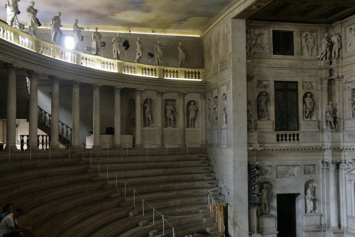 le fameux "teatro olimpico" de Palladio, toujours en fonctionnement