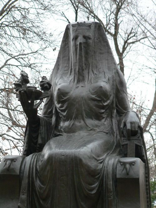 Statue d'Isis voilée - West Branch - Iowa