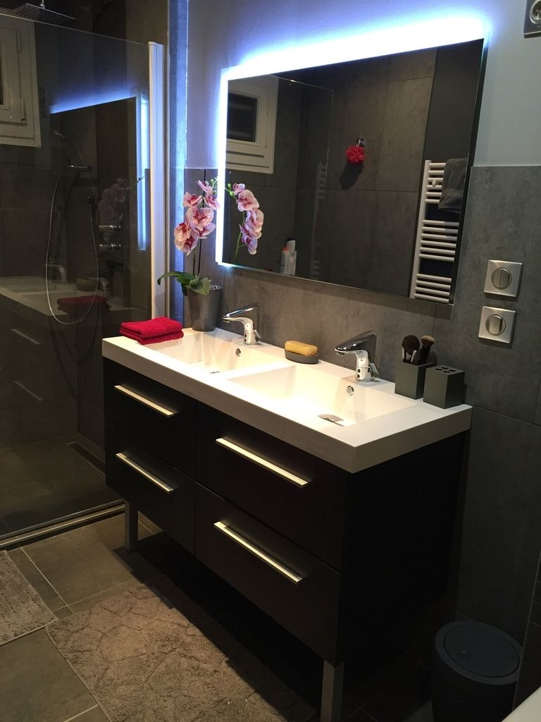 Avant/après: salle de bain gris et rose fushia, douche à l ...