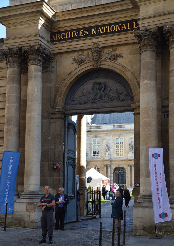 Les 24 et 25 septembre 2016 : la Fédération Française de Généalogie investit à nouveau la cour de l’Hôtel de Soubise (Paris-3e)