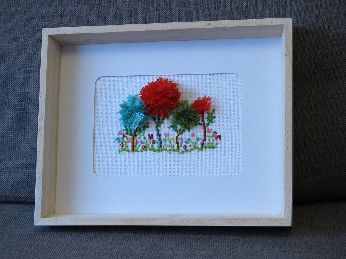 Petit tableau fleurs avec pompons le blog de sarah31